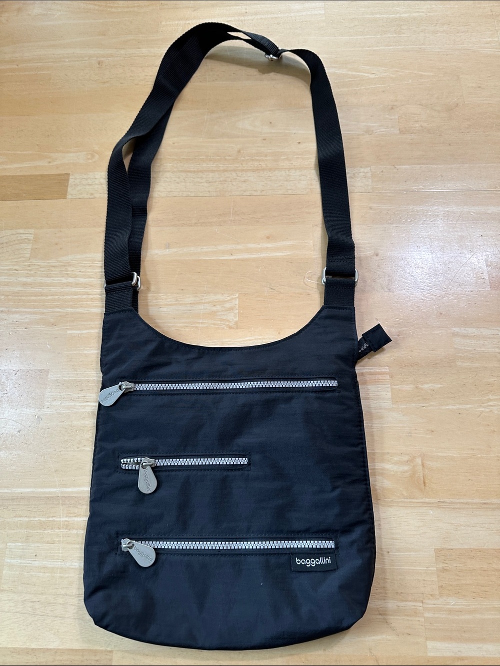 Baggallini Black Crossbody Sling with Silver Zippers